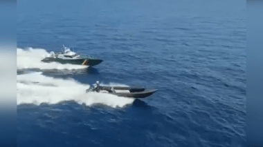 Impressionnante course-poursuite en mer entre des policiers et des trafiquants de drogue