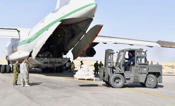 Ghaza: 2 avions des Forces aériennes algériennes se posent lundi à l’Aéroport d’Egypte