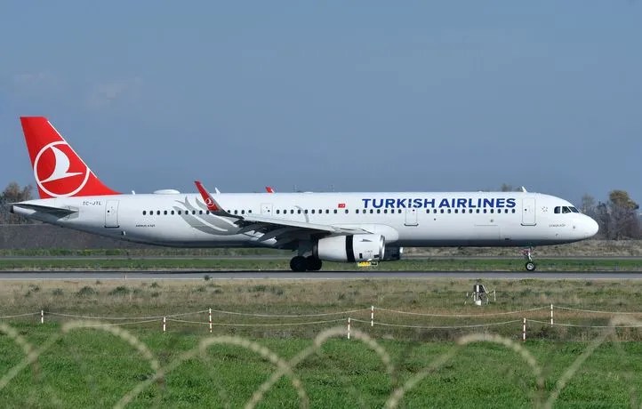 Un avion rate deux fois son atterrissage (VIDEO)