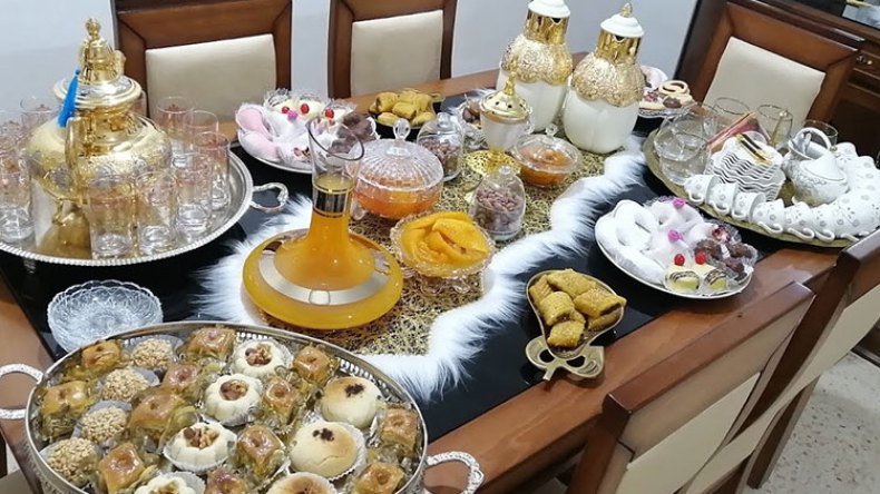 مختصون يحذرون من الإفراط في تناول الحلويات بعد العيد