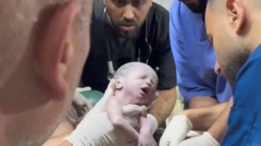 Un bébé sauvé du ventre de sa mère tuée dans une frappe israélienne