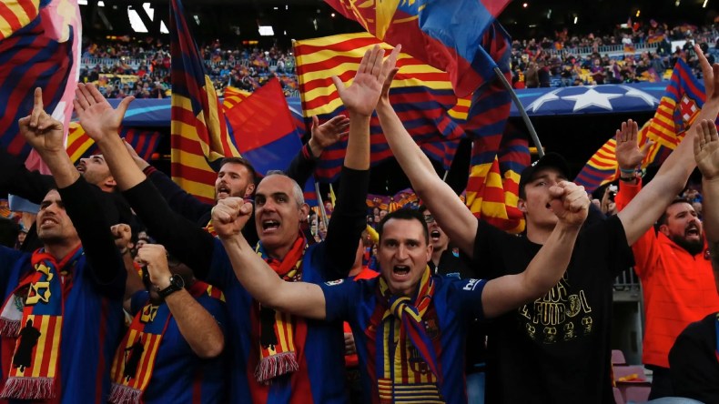 بالفيديو.. جماهير برشلونة ترد الصفعة لباريس سان جيرمان