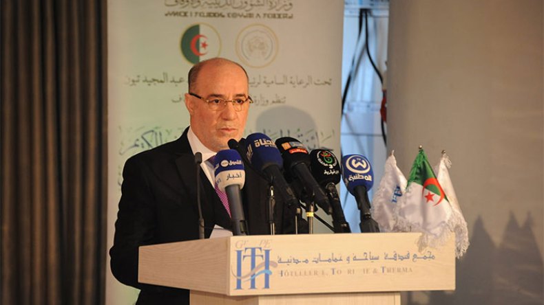 الرئيس تبون يرفع القيمة المالية لجائزة القرآن الكريم