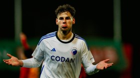 لاعب مُغترب يطرق باب “الخضر”