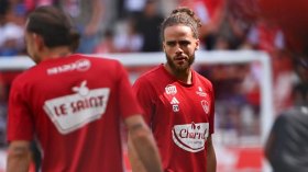 معاناة بلال براهيمي وبوعناني تتواصل في فرنسا