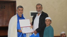 مجمع “الشروق” يكرم حفظة القرآن في تاغزوت بالبويرة