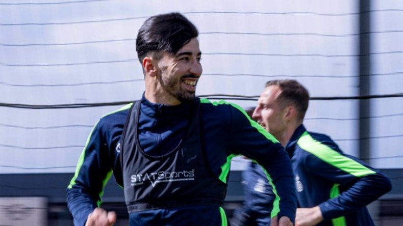 بِالفيديو: عمّورة يعود إلى هوايته في هزّ الشّباك