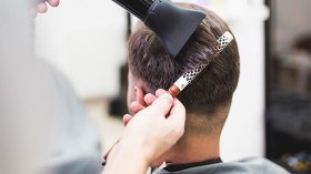 مستحضرات مجهولة المصدر تهدّد زبائن صالونات الحلاقة