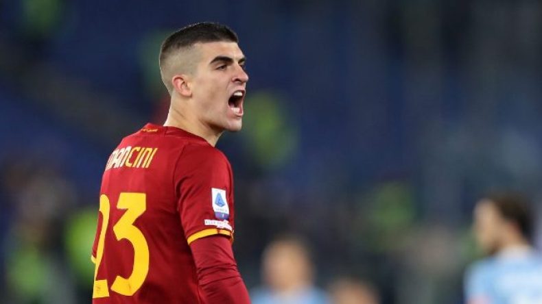 بِالفيديو والصّورة: زميل عوّار يستفزّ أنصار لاتسيو بِرَاية يتوّسطها جرذ!