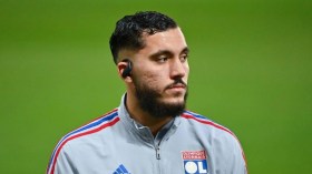 بِالفيديو: مُهاجر جزائري يعرض على شرقي مُقترح تمثيل ألوان “الخضر”