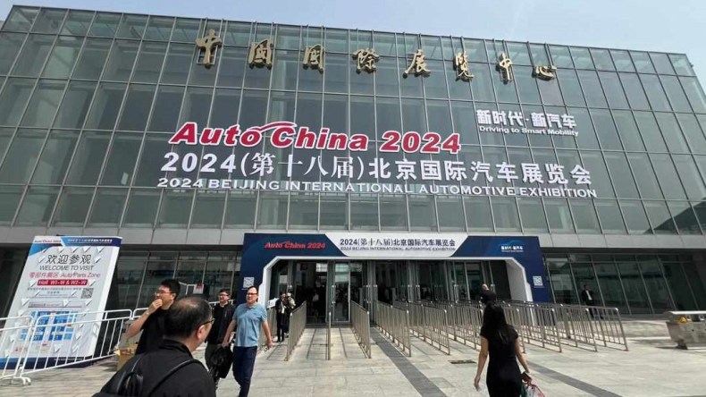 “جيلي”.. السيارات الكهربائية والذكية قادمة!