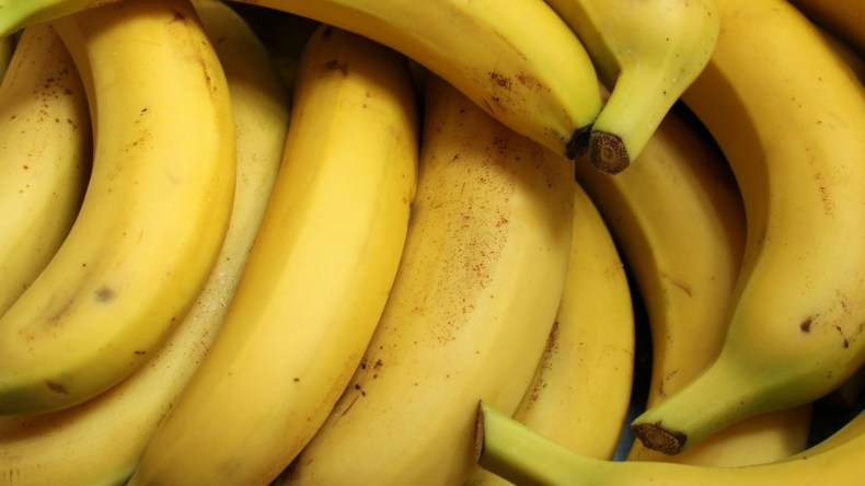 وزارة التجارة: متابعة مستورِدَين للموز قضائيا بسبب “الارتفاع غير المبرّر للأسعار”