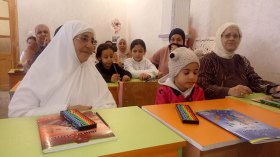 جدات ينافسن أحفادهن على حفظ القرآن الكريم