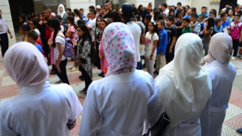 نقابة مديري المتوسطات تقرّر تعليق الإضراب