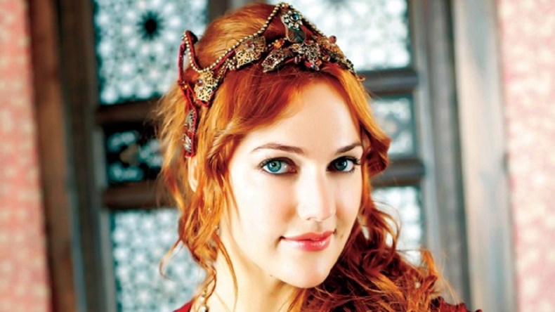 السلطانة هٌيام تحصل على مبلغ ضخم مقابل العشاء مع عائلة سعودية!