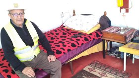 منجم غار أجبيلات.. صوم تحت لفح الحر والزوابع الرملية