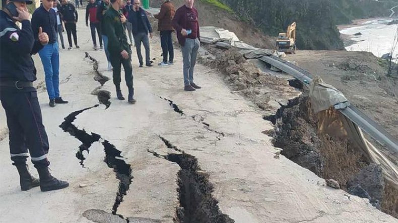 1500 عامل وإطار ومئات الجامعيين في حيرة