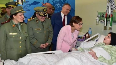 Krikou rend visite aux enfants palestiniens blessés hospitalisés à l’Hôpital mère-enfant de l’armée à Alger