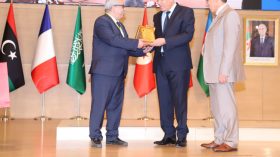 Une Première! Tebboune attribue à certains magistrats le titre de “Magistrat honoraire”