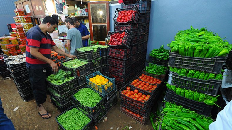 استئناف جميع الأنشطة التجارية ومطالب بزيادة المداومين