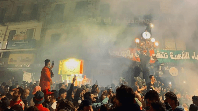 احتفالات كبيرة لأنصار “المولودية” بعد التأهل إلى نهائي كأس الجزائر (فيديو)