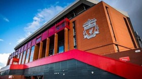 ليفربول ينظم إفطاراً تاريخيا في ملعب “أنفيلد”