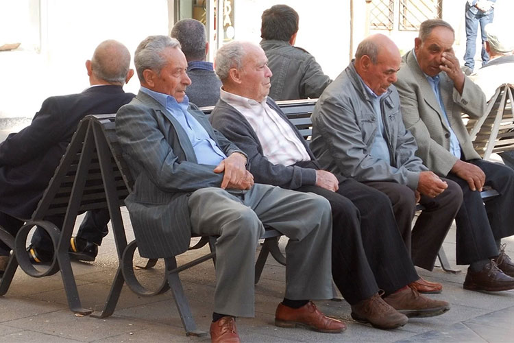 Fake Allegations About Algerian Retirees Defrauding French Pensions