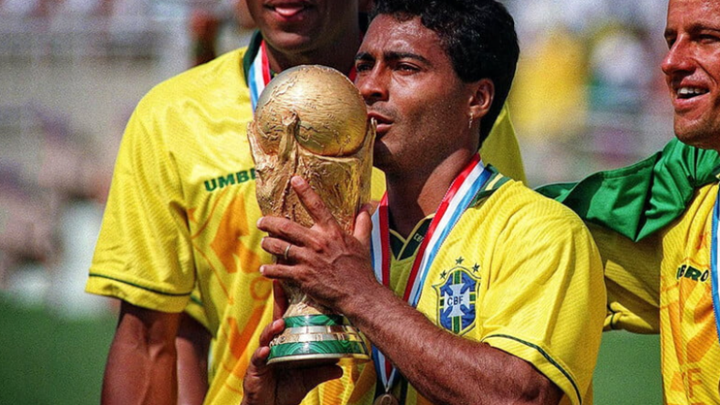 في سن 58 عاما.. روماريو يعود إلى الملاعب