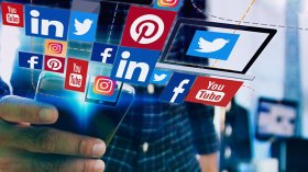 جزائريون يبكون فقدان لمة ذويهم عبر “السوشيال ميديا”