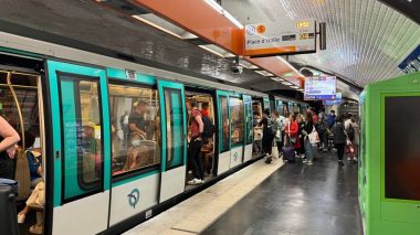 Une femme accouche dans un métro!