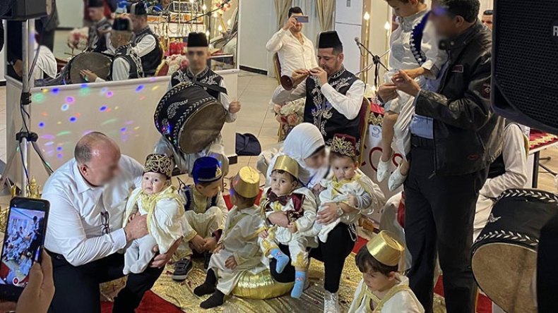 عائلات جزائرية ترّوج للألبسة والأطباق التقليدية بحفلات ختان “ملكية”!