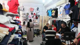 الملابس المحلية تفرض نفسها في”كسوة العيد”