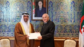 عطاف يتسلم أوراق اعتماد السفير البحريني الجديد