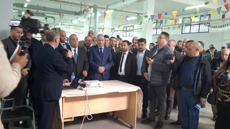عون يدشن مصنعا لقطع غيار السيارات ووحدة لإنتاج البطاريات بقسنطينة