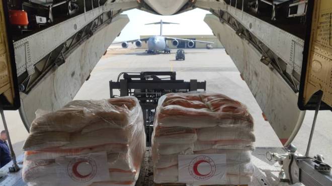 وصول طائرتين جزائريتن محملتين بـ168 طنا من المساعدات الإنسانية لغزة إلى مطار العريش