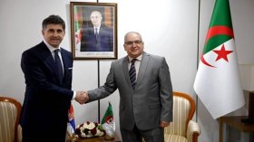 مقرمان يبحث العلاقات الجزائرية الصربية مع كاتب الدولة بخارجية صربيا