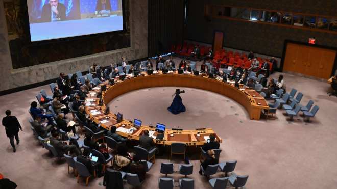 الجزائر تدعو لعقد جلسة مغلقة في مجلس الأمن بشأن المقابر الجماعية في غزة