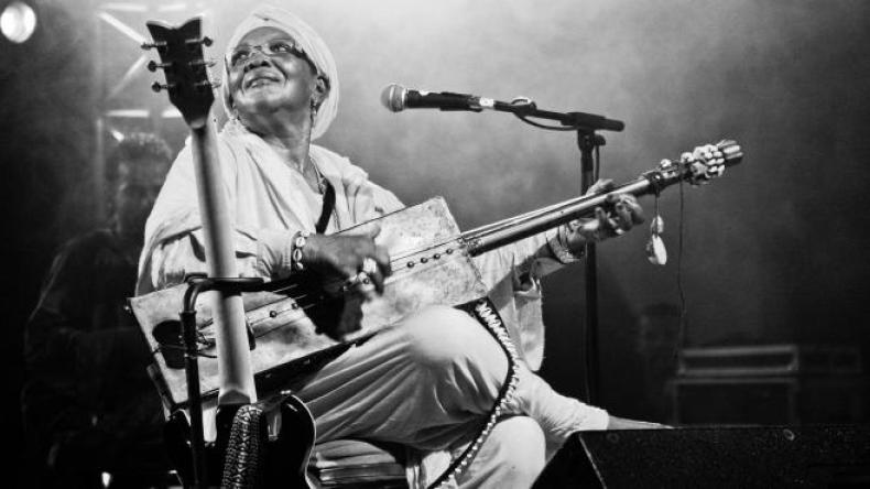 الفنانة حسنة البشارية في ذمة الله