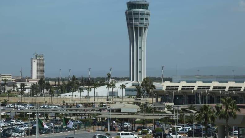 وزيران في مطار الجزائر الدولي لتفقّد تحضيرات نقل الحجاج واستقبال الجالية