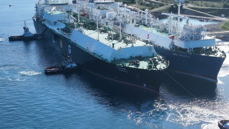 لأول مرة.. الجزائر تشرع في تصدير الغاز الطبيعي إلى كرواتيا والمجر