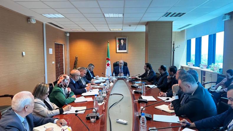 وزير التجارة يبحث ارتفاع أسعار البنّ في السوق الدولية مع مجلس التجديد الاقتصادي