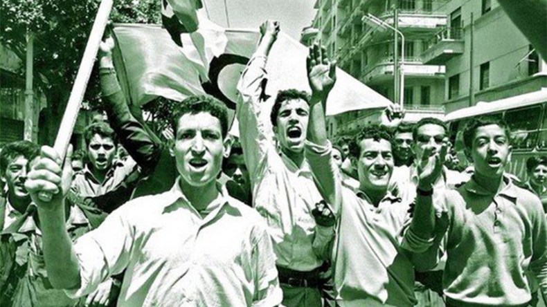 بين مطلبين للطلبة