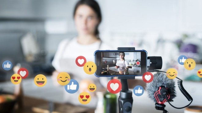 هل استغل المخرجون بعض المؤثرين وصناع المحتوى لإنجاح أعمالهم؟