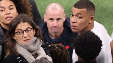 La mère de Mbappé annonce le nouveau club de son fils (VIDEO)