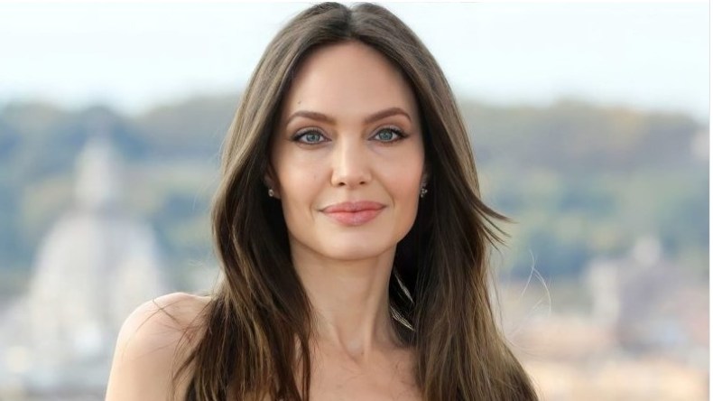 مفاجآت عن أنجلينا جولي يفجّرها حارسها الشخصي!