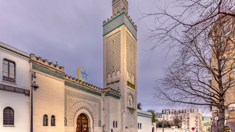 “مسجد باريس” يحذر من استهداف المسلمين بذريعة معاداة السامية