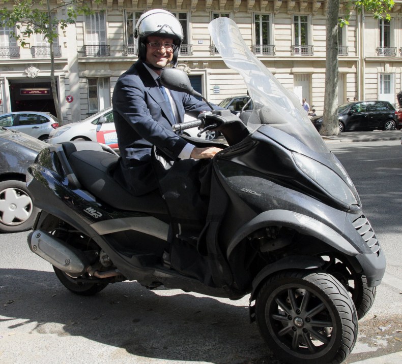 Le célèbre “scooter” de Hollande vendu aux enchères!