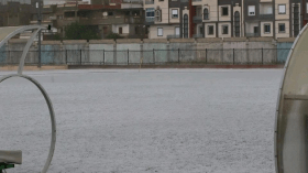 بِالفيديو والصّور: تساقطُ “البَرَدِ” في مباراة بِشلغوم العيد!