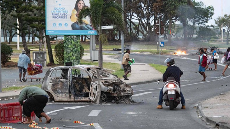 اليمين الفرنسي يحذر من تكرار استقلال الجزائر في كاليدونيا