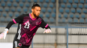 حارس مرمى أواسط “الخضر” يستلم عرضا